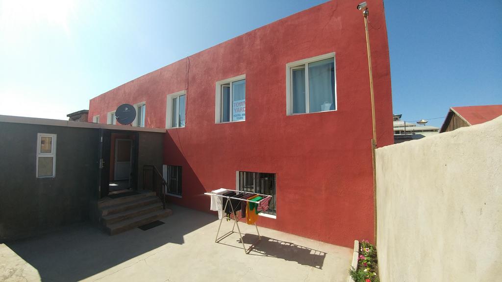 Town Yard Hostel Ulán Bator Exterior foto